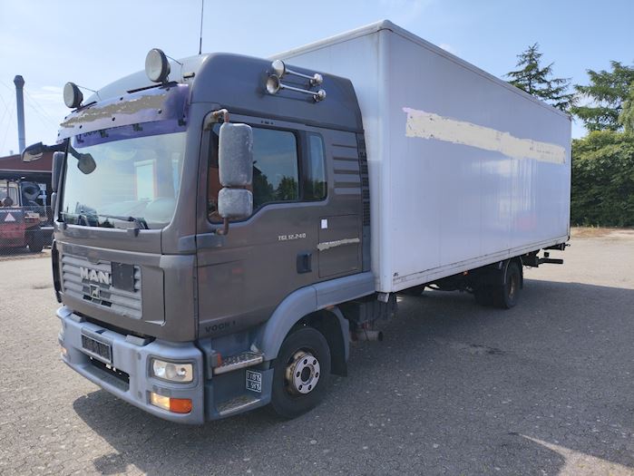 MAN TGL 12.240, Closed box